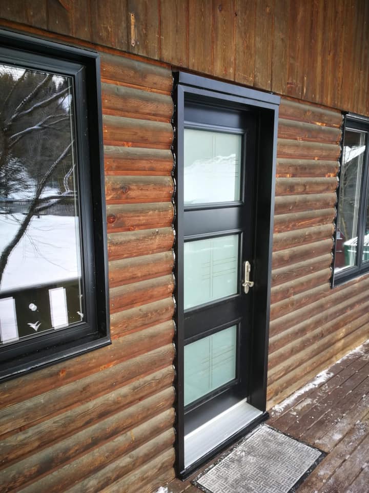 Windows and doors for cabins Fenestration des sommets